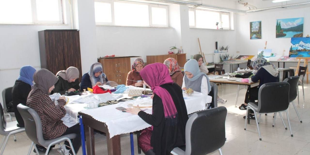 Hünerli Kadınlar Hem Üretiyor Hem De Ev Ekonomisine Katkı Sağlıyorlar