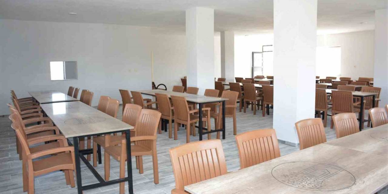 Tuşba Belediyesinden Taziye Evleri İle Kur’an Kurslarına Masa Ve Sandalye Desteği