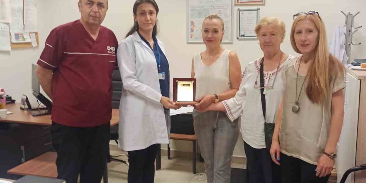 Hayvan Severlerden Şehir Hastanesi’ne Teşekkür Plaketi
