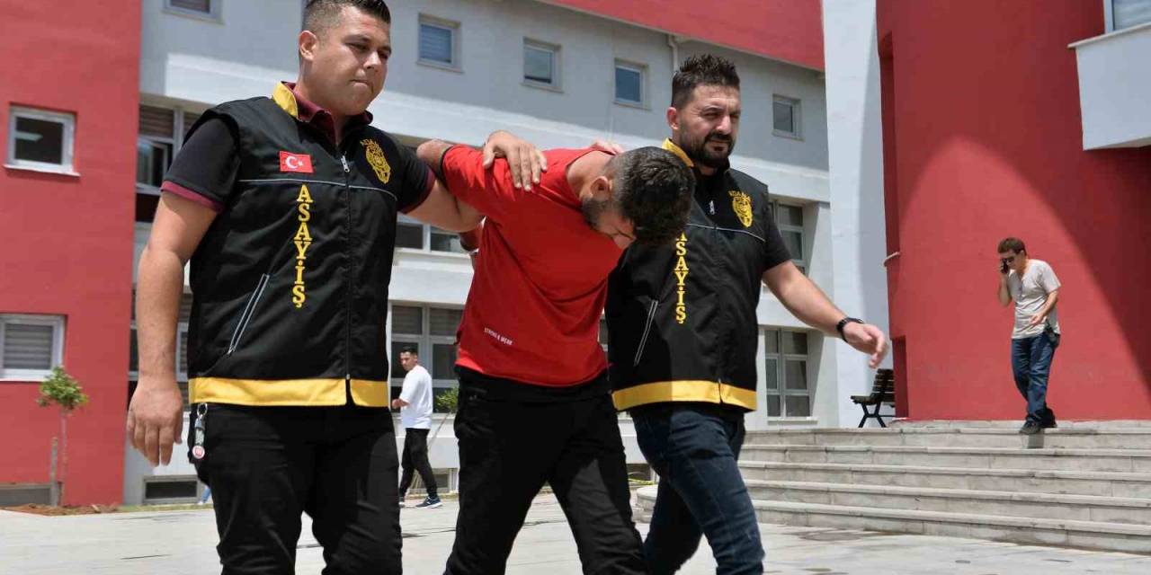 Kadının Sırt Çantasındaki Telefonu Çaldı, Önce Kameraya Sonra Polise Yakalandı