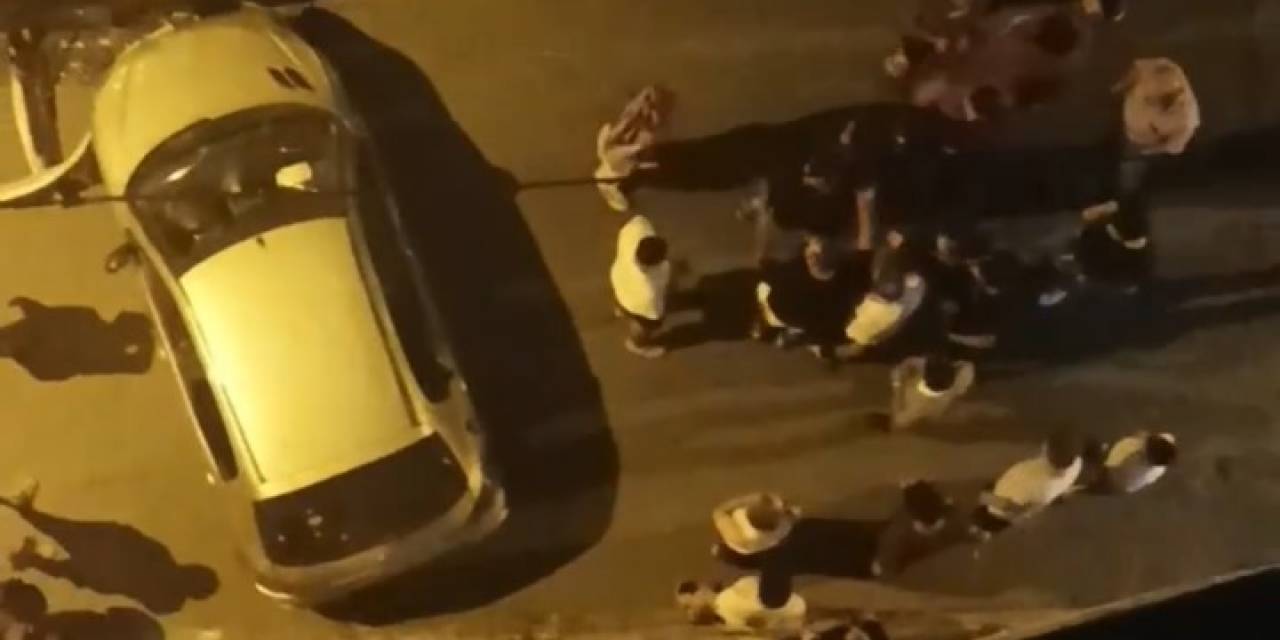 Esenler’de Aşırı Hız Kazayla Bitti: Mahalleli Sürücüye Böyle Tepki Gösterdi