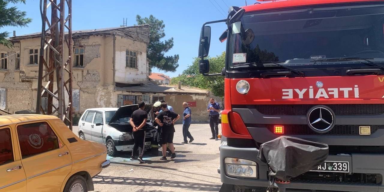 Karaman’da Park Halindeki Otomobilde Yangın Çıktı