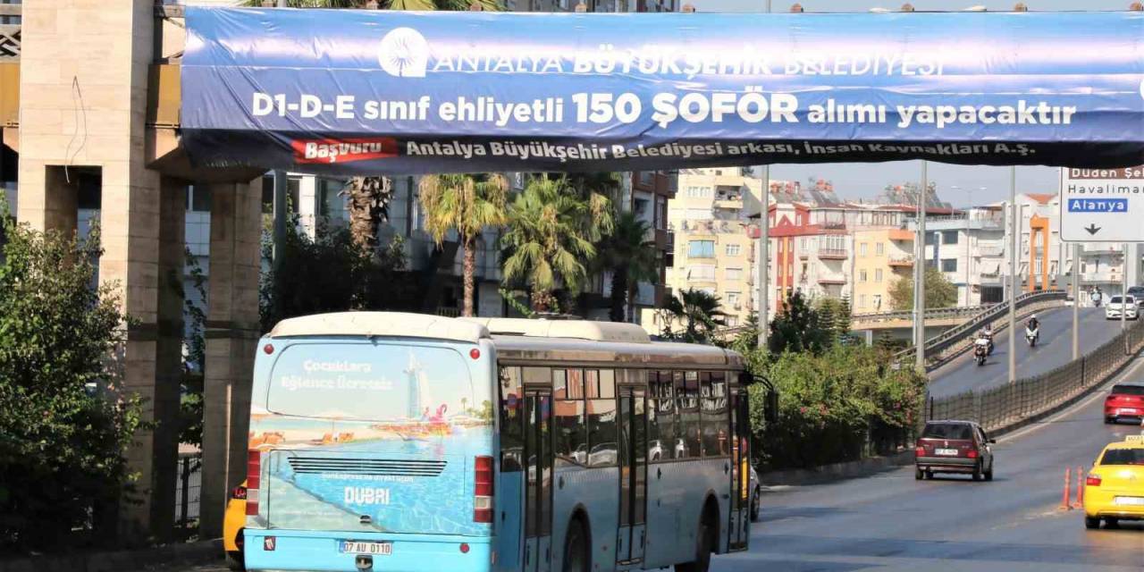 Antalya’da Şoförsüz Kalan Toplu Taşıma Araçlarına Dev Afişler De Çözüm Olmadı