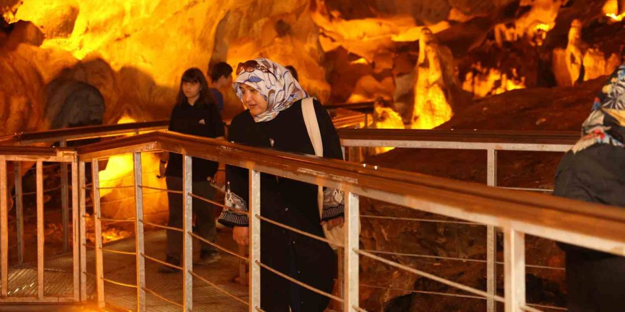 Ankara’da Turistlerin Yeni Göz Bebeği: Tulumtaş Mağarası