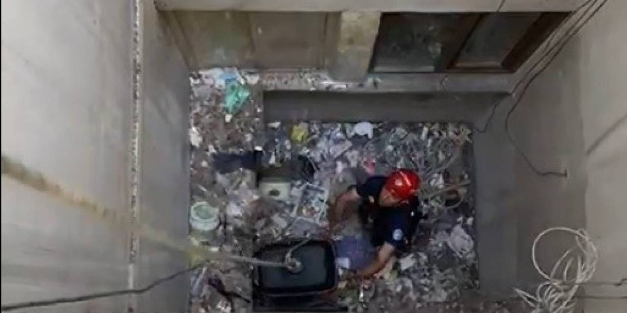 Havalandırma Boşluğuna Düşen Kediyi İtfaiye Kurtardı