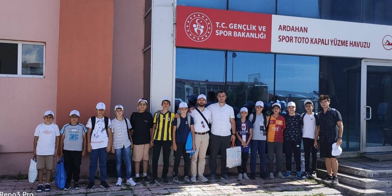 Çıldır Kuran Kursu Öğrencilerine Yönelik Yüzme Etkinliği Düzenlendi