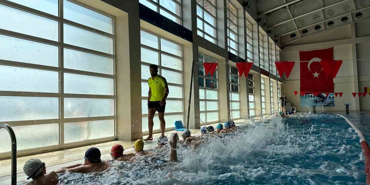 Bir Ayda 3 Bin 500 Çocuk Yüzme Sporuyla Tanıştı