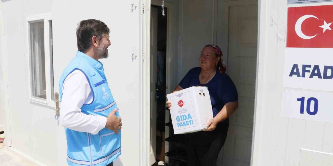 Türkiye Diyanet Vakfı Hatay’da 15 Bin Adet Yardım Kolisi Dağıttı