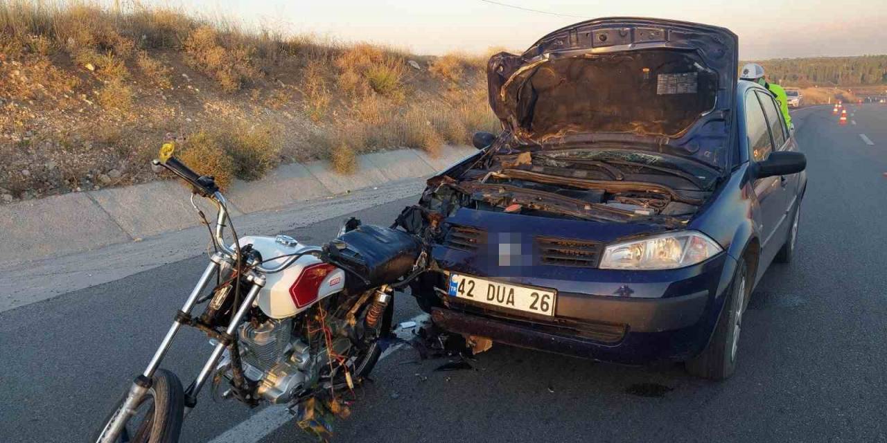 Otomobille Çarpışan Motosikletin Sürücüsü Hayatını Kaybetti