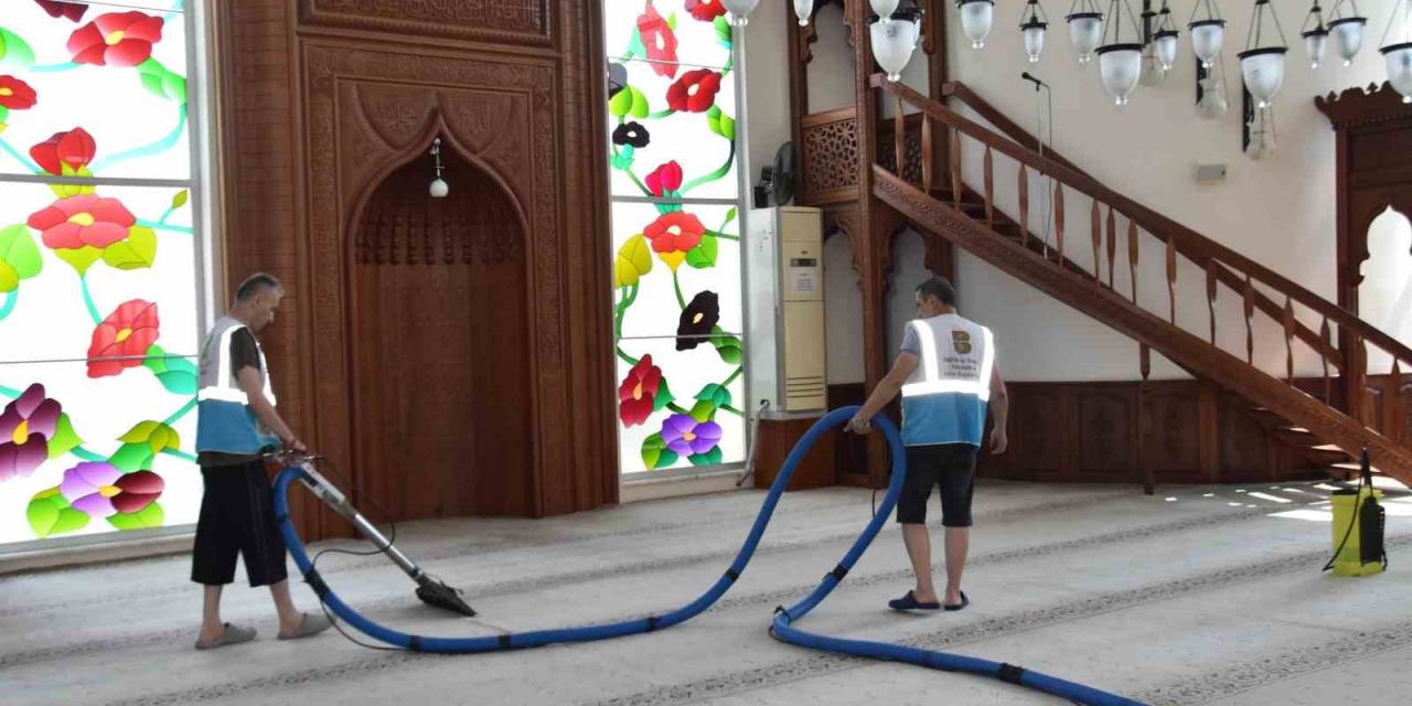 Büyükşehir’den Cami Ve Cemevi Temizliği