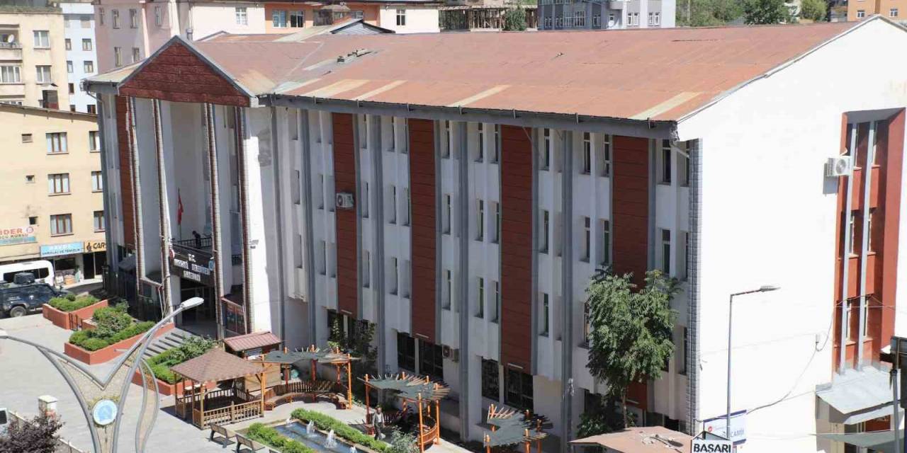 Hakkari’de Depreme Dayanıksız Cami İbatede Kapatıldı