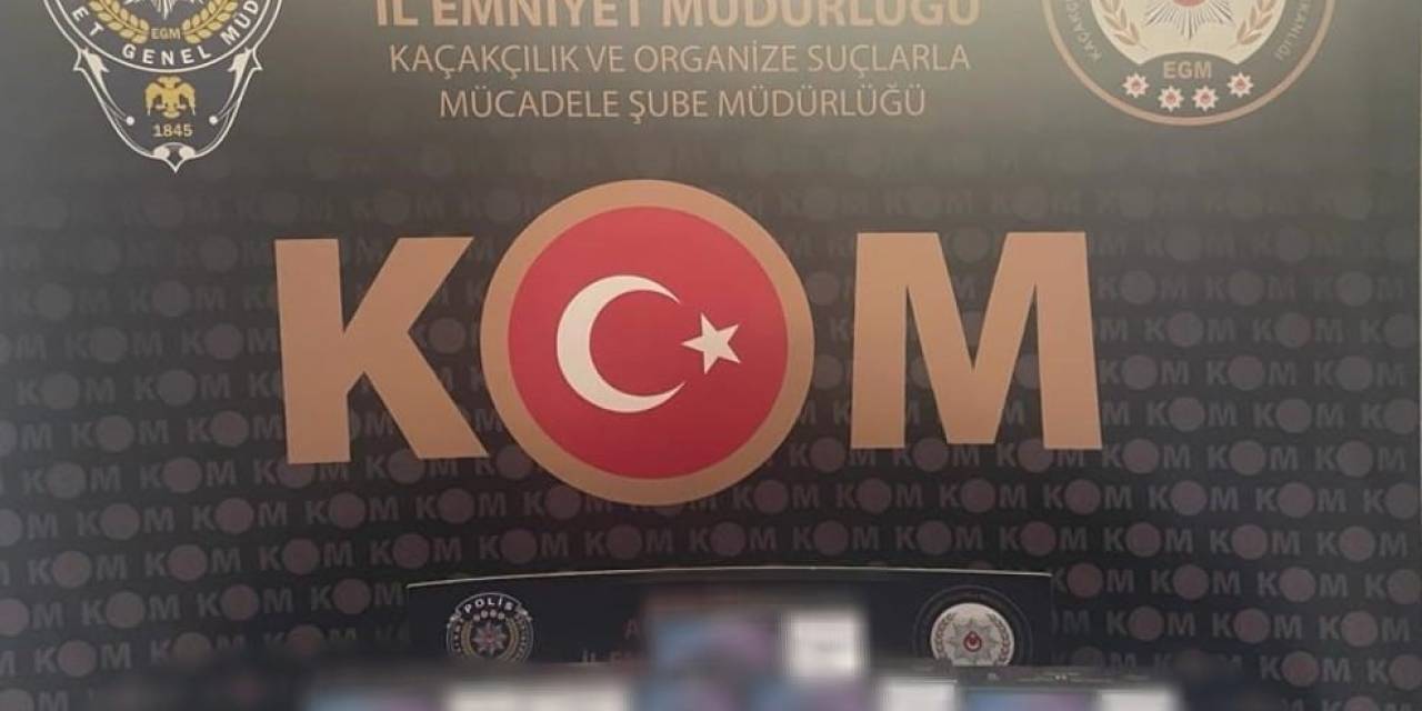 Depo Baskınında 2 Milyon 600 Bin Makaron Ve 8 Bin Litre Sahte İçki  Yakalandı