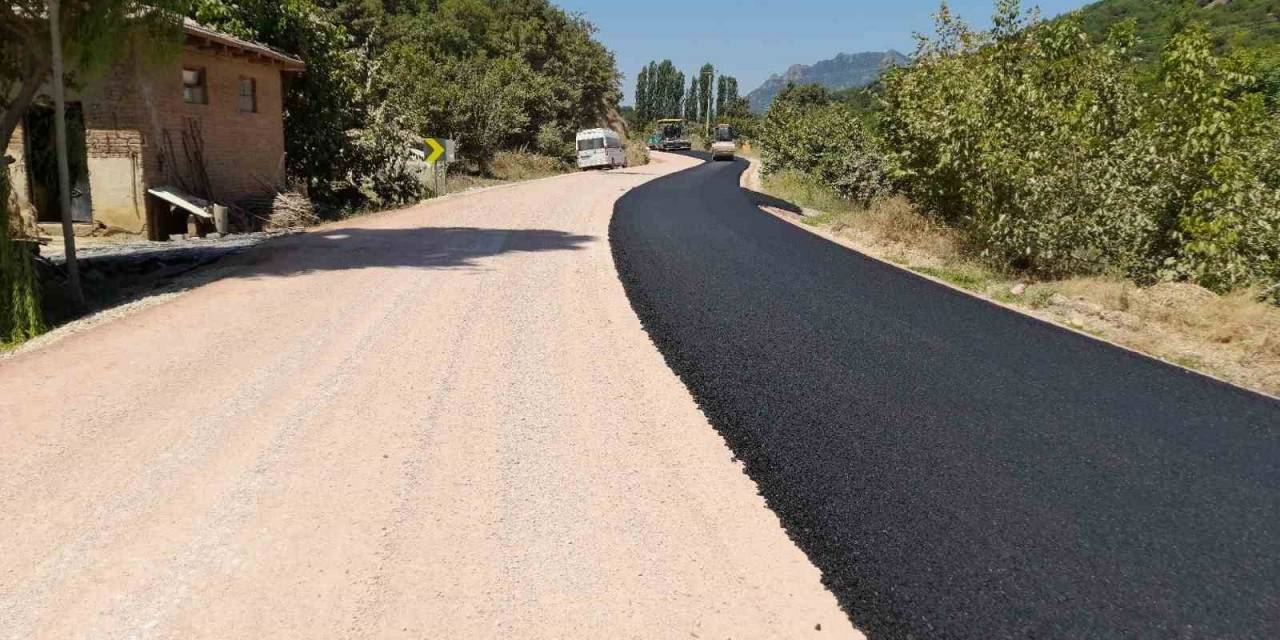 Büyükşehir Belediyesinden Sındırgı’ya Asfalt