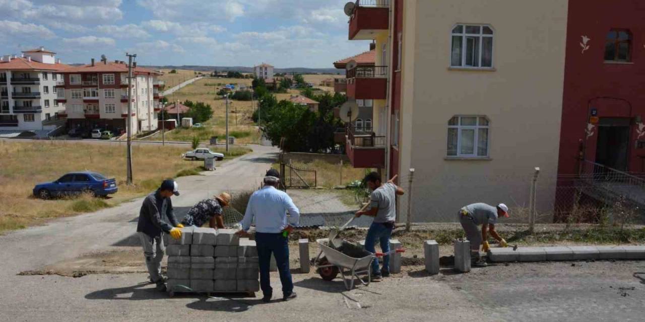 Akyurt’ta Kaldırım Ve Bordür Çalışmaları Sürüyor