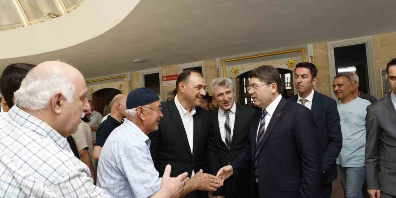 Adalet Bakanı Tunç Sakarya’da Cuma Namazı Kıldı