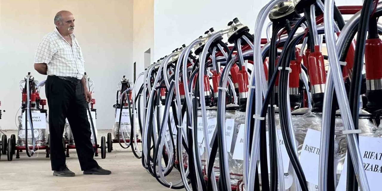 Çiftçilere Yüzde 70 Hibe İle 122 Adet Süt Sağım Makinesi Dağıtıldı