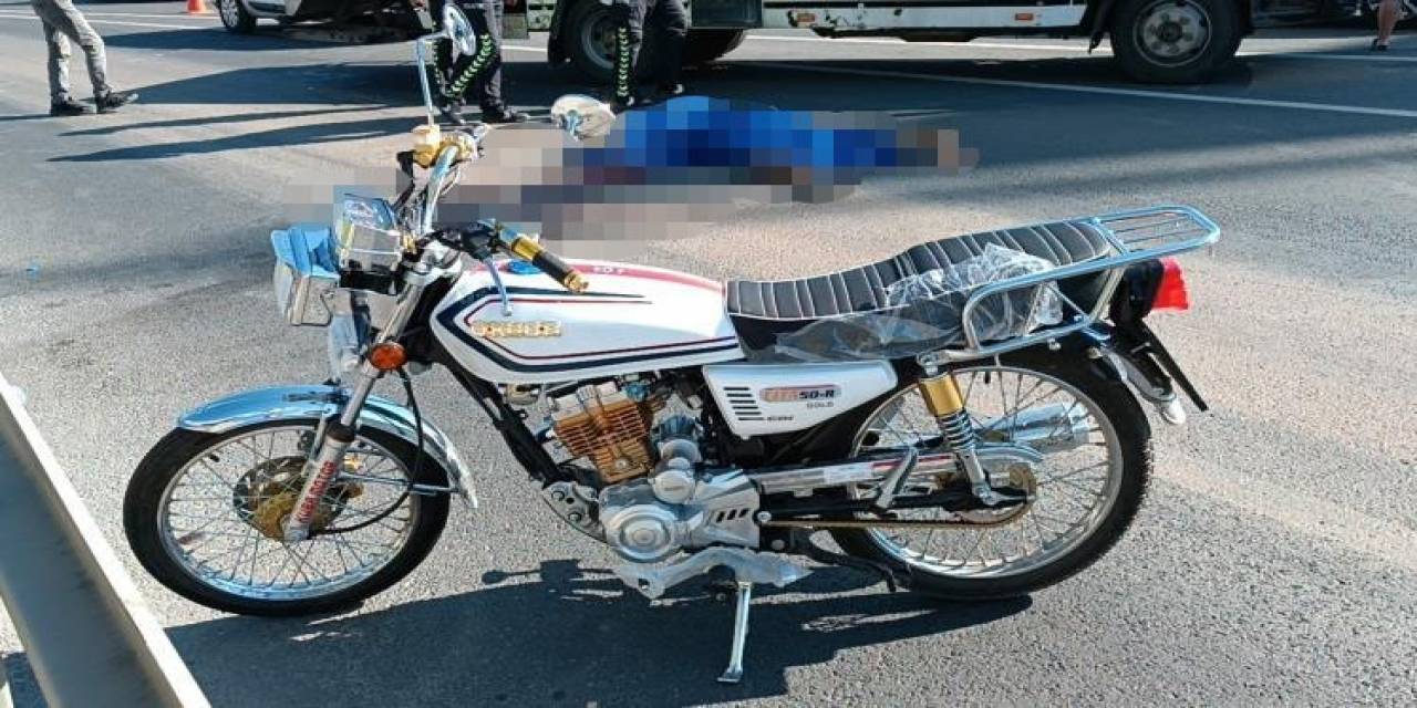 Motosiklet Kamyon İle Bariyer Arasına Sıkıştı: 1 Ölü, 1 Yaralı