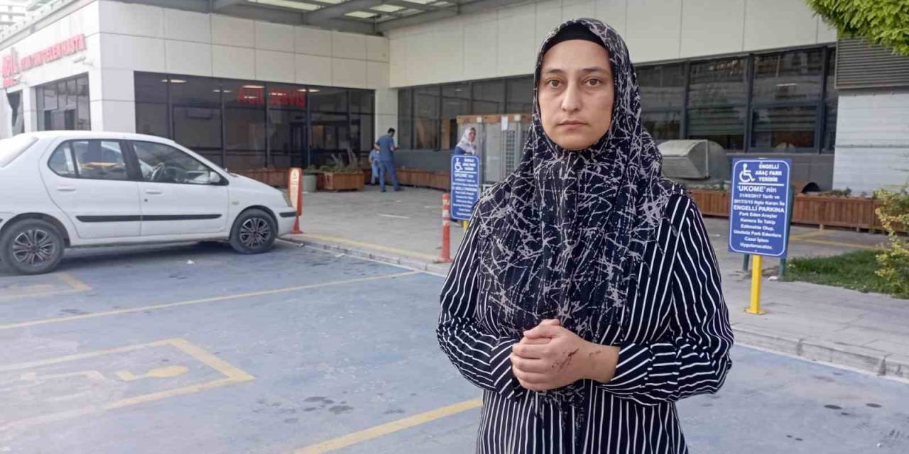 Kaldırımda Yürürken Üstlerine Beton Parçaları Düşen Baba Ve Kızı Yaralandı
