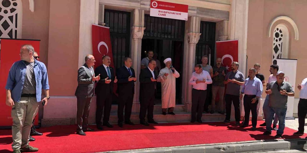 Gemlik’in Sembollerinden Balıkpazarı Camii İbadete Açıldı