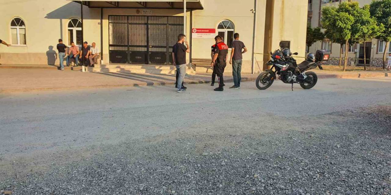 Telefonda Tartıştığı Arkadaşını Cami Önünde Vurdu