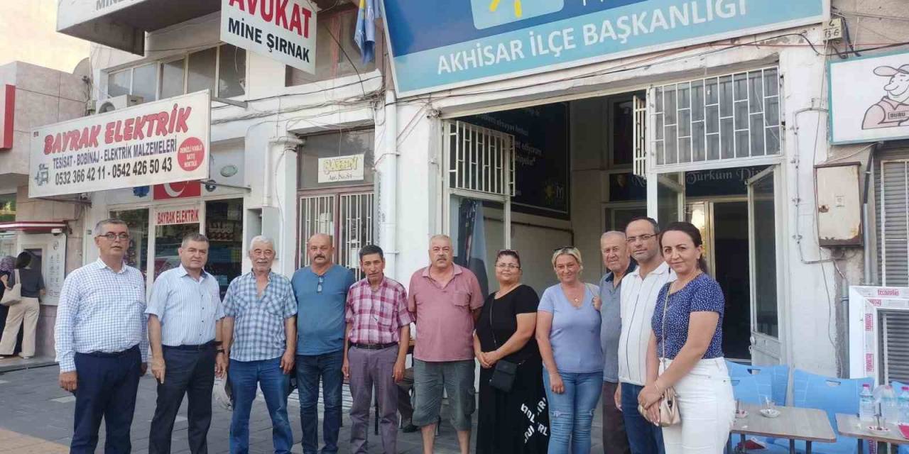 İyi Parti Akhisar İlçe Teşkilatı Yönetiminden 14 Kişi İstifa Etti