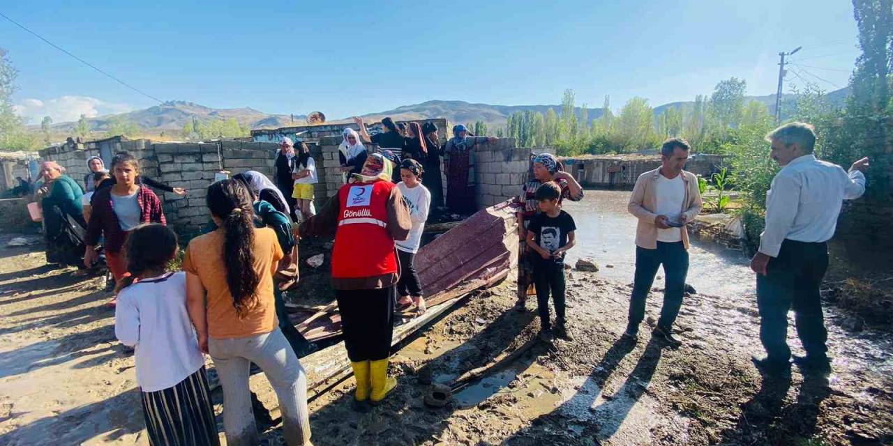 Doğubayazıt’ta Sel Felaketi: Türkiye-iran Kara Yolu Ulaşıma Açıldı