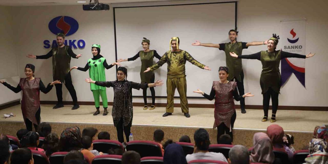 Depremden Etkilenen Çocuklara Tiyatro Etkinliği Düzenlendi