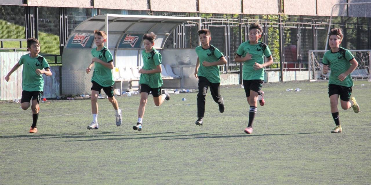 Minik Horozlar Şampiyonluk İçin İdmanlara Ağırlık Verdi