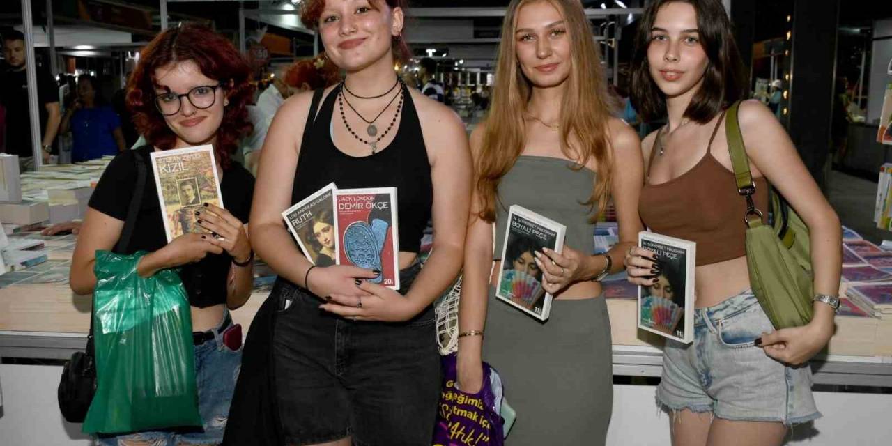 Kuşadası Kitap Fuarı’na Yoğun İlgi