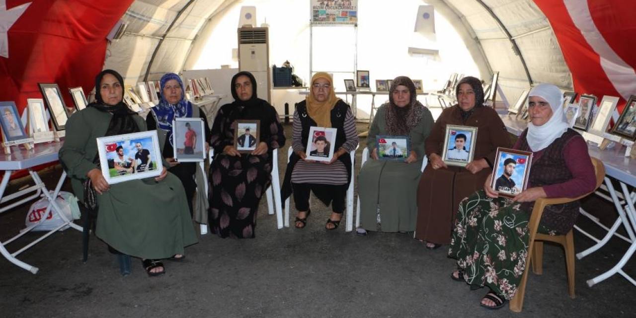 Hdp Önünde Evlat Nöbeti Tutan Aileler Çocuklarını Bekliyor