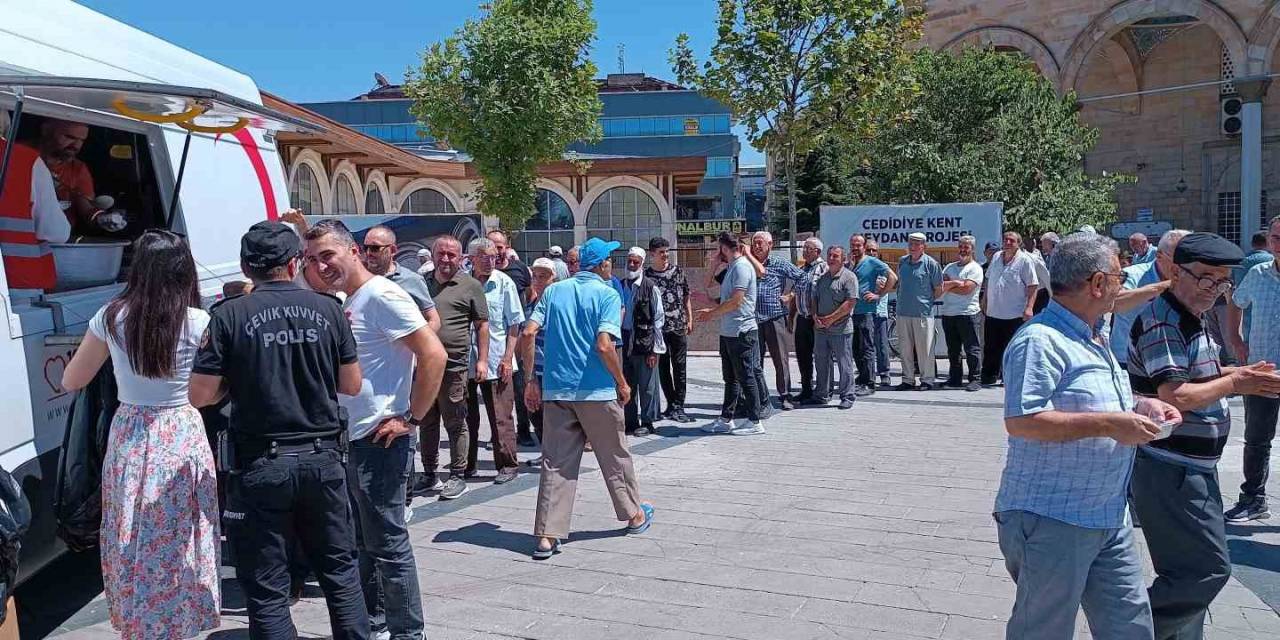 Ağızlar Aşure İle Tatlandı