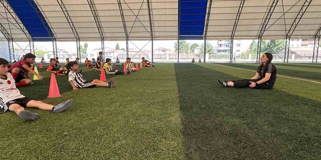 Tatilini Bırakıp Sporcu Yetiştirmek İçin Yüksekova’da Kaldı