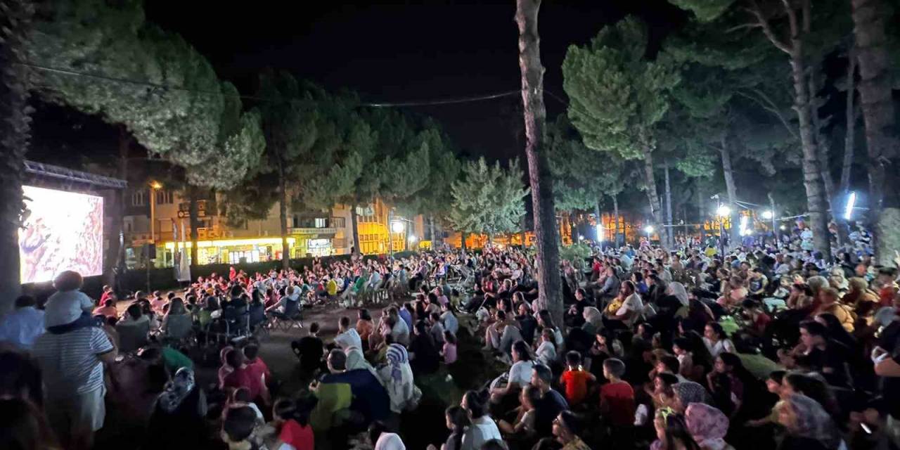 Aydın Büyükşehir Belediyesi’nden Nazilli’de Açık Hava Sineması