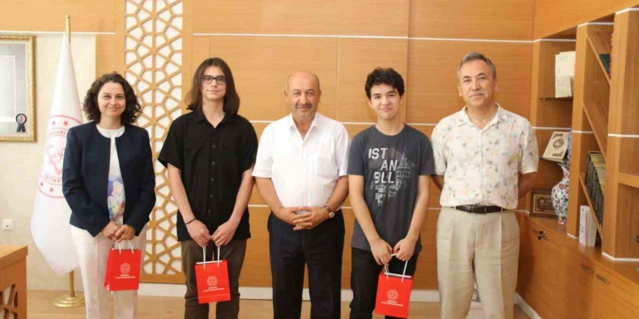 Müdür Başyiğit, Öykü Yarışmasında Derece Alan Öğrencileri Kabul Etti