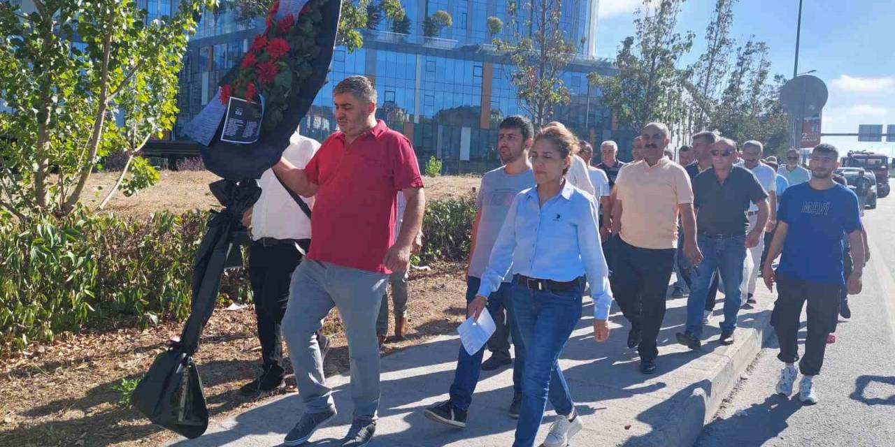 Chp Sultangazi’de Tekrarlanan Delege Seçimini Mavi Liste Adayı Chp İl Başkanlığı’nda Protesto Etti