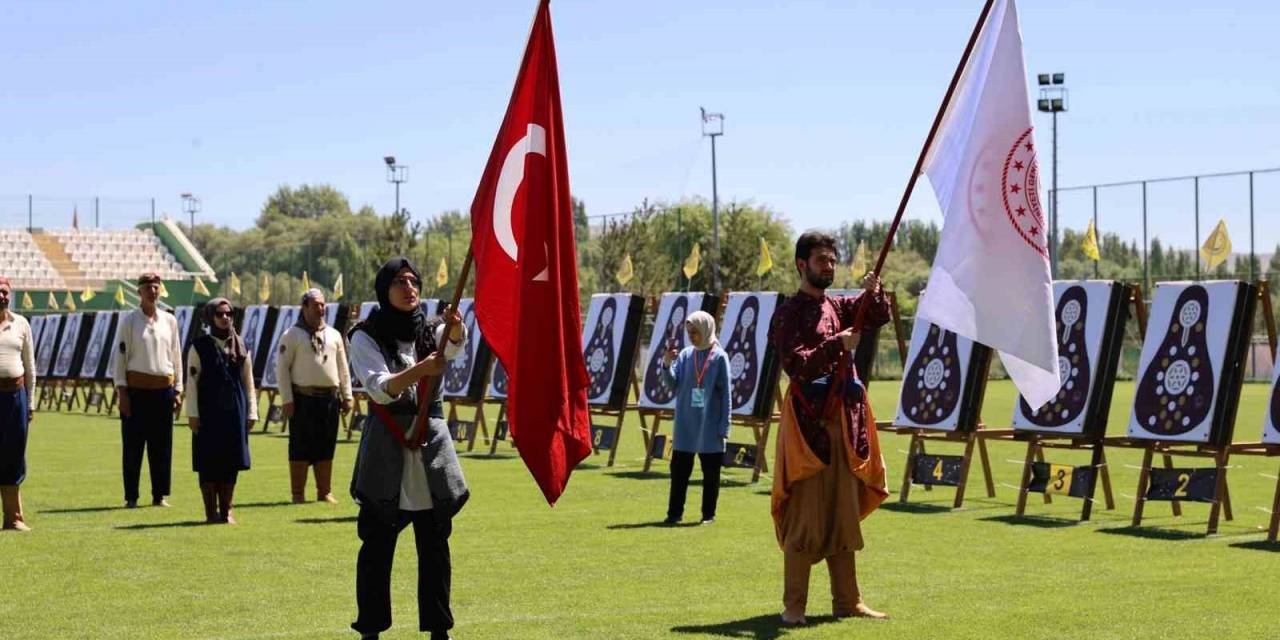 Geleneksel Okçuluk Gençler Açık Hava Puta Türkiye Şampiyonası, Sivas’ta Başladı