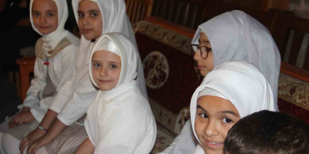 Fatih Sultan Mehmet Eğitim Ve Yardımlaşma Vakfı Yaz Kursu Kapanışı Yapıldı