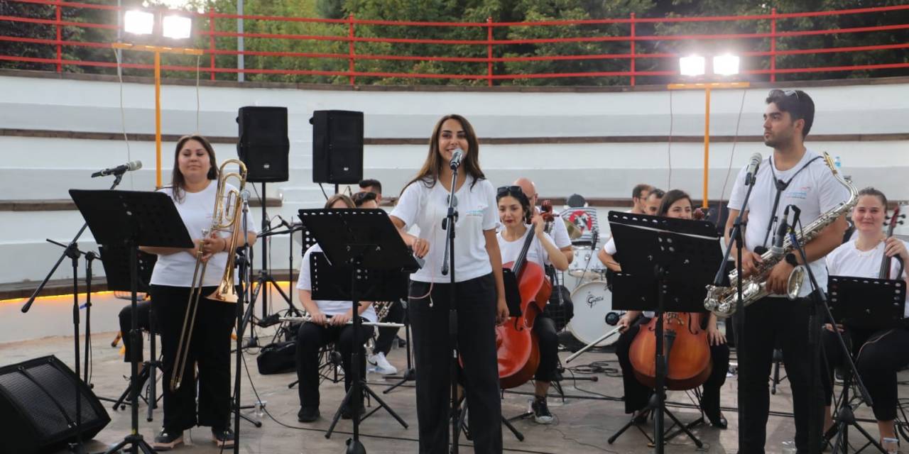 İzmit Belediyesi’nden Özkan Uğur’a Müzikal Anma