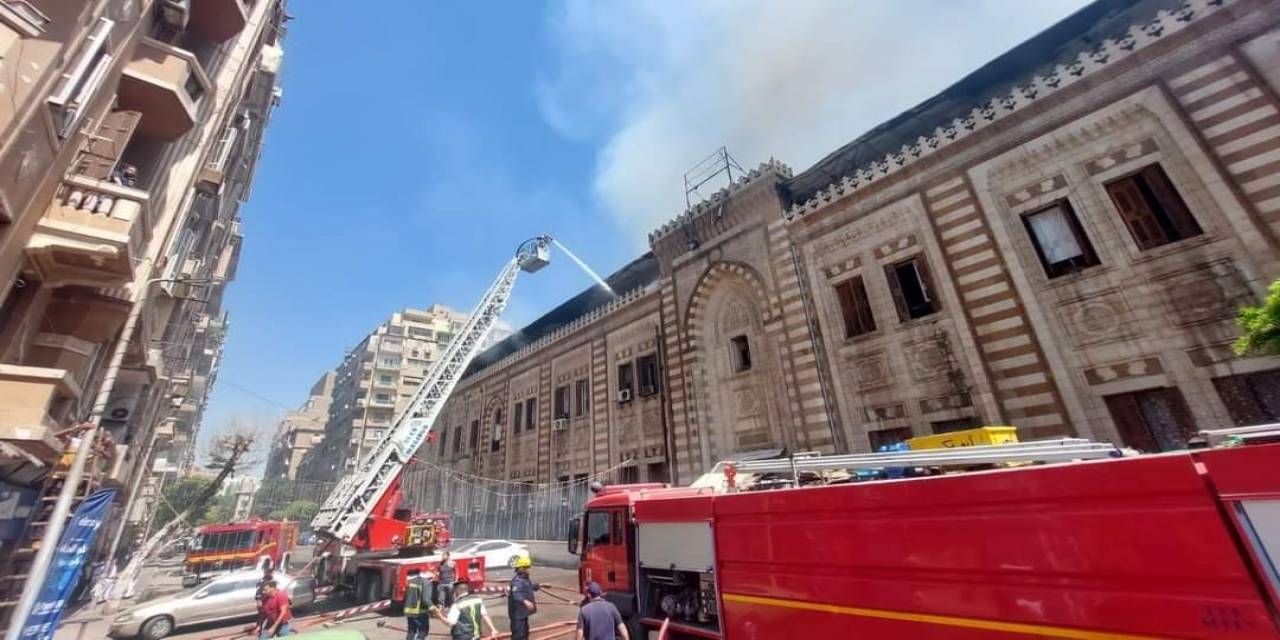 Mısır’da Bakanlık Binasında Yangın