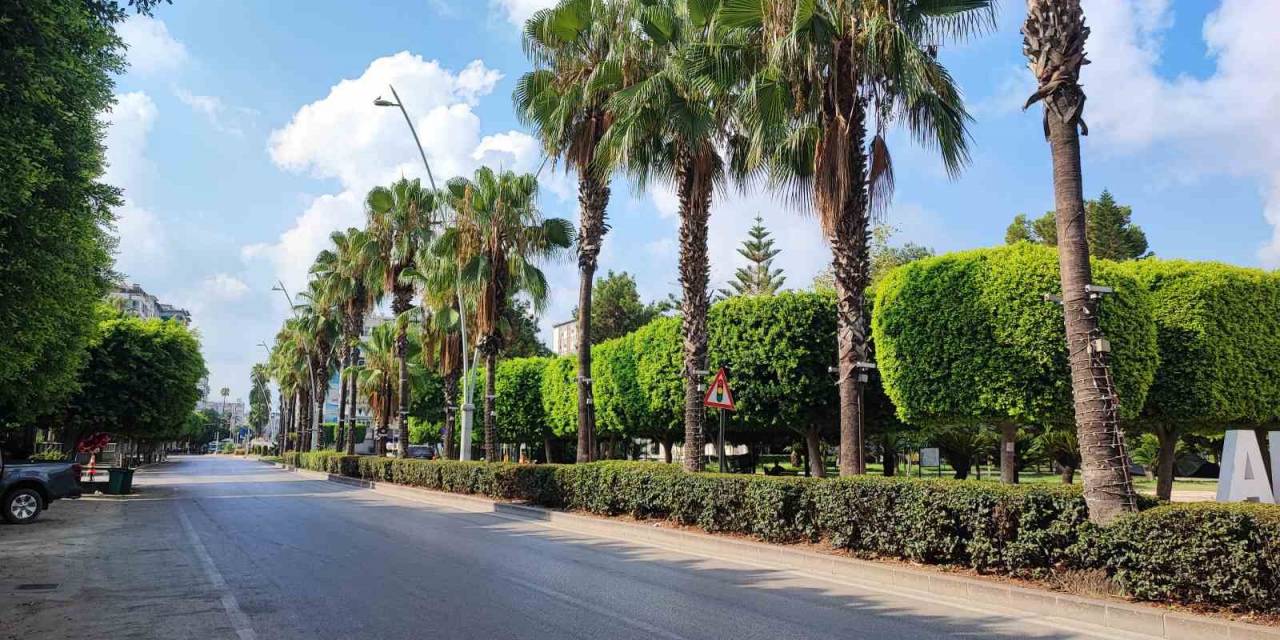 Adana Terk Edilmiş Şehre Döndü