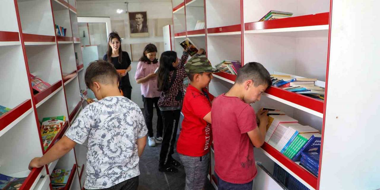 Gezici Kütüphane Hem Eğlendiriyor Hem Öğretiyor