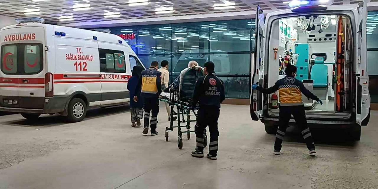 Motosiklet Otomobille Çarpıştı: 1 Yaralı