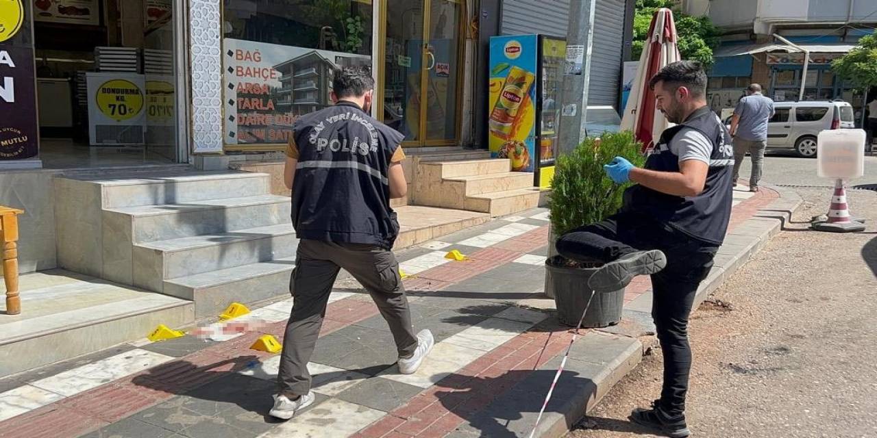 Eski Eşini Sokak Ortasında Öldürdü
