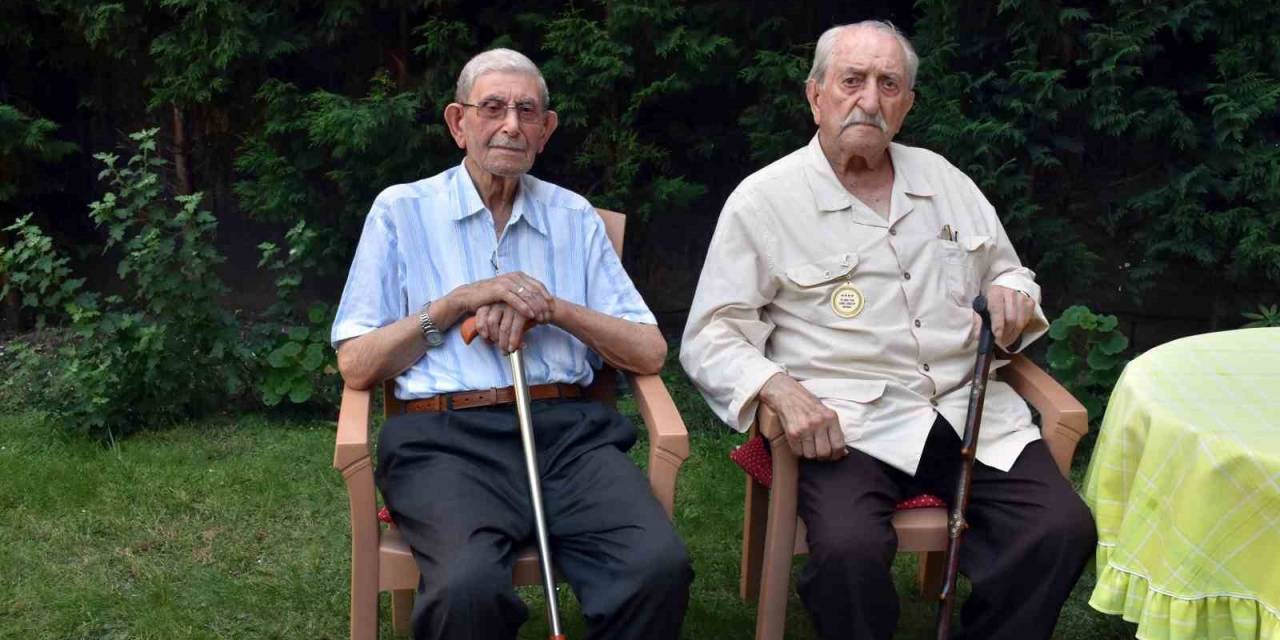 O İlçenin Yaşayan Asırlık Çınarları Buluştu