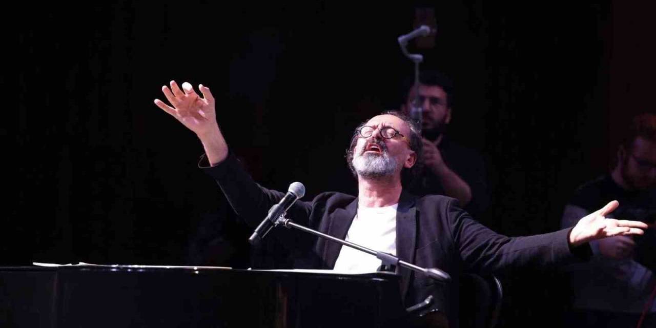 Yücel Arzen Sahnesiyle Necip Fazıl Gecesi