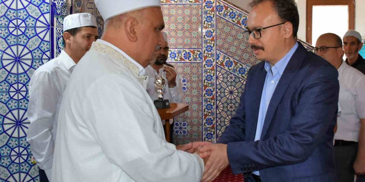 Bilecik Şerifpaşa Camii’nde Saç-ı Şerif Ziyarete Açıldı