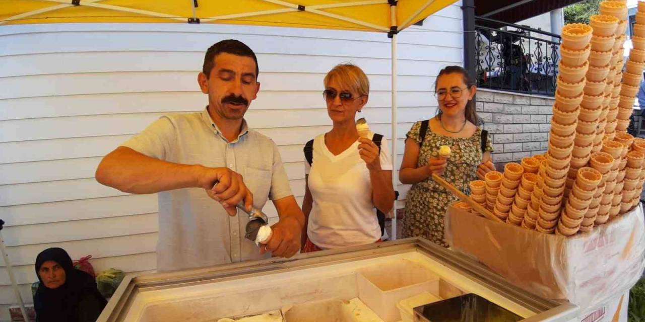 Süper Meyvenin Dondurması Vatandaşların İlk Tercihi Oldu