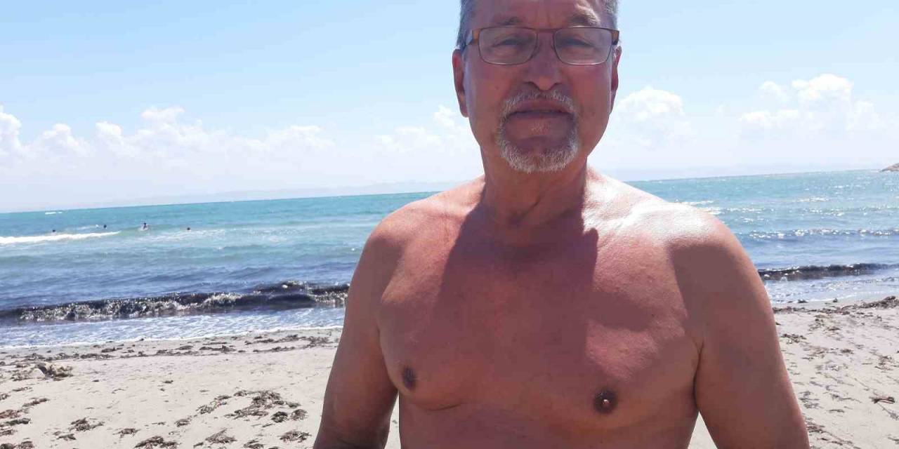 Denize Giren Tatilciler Fırtına Çıkınca Kendilerini Sahile Attı