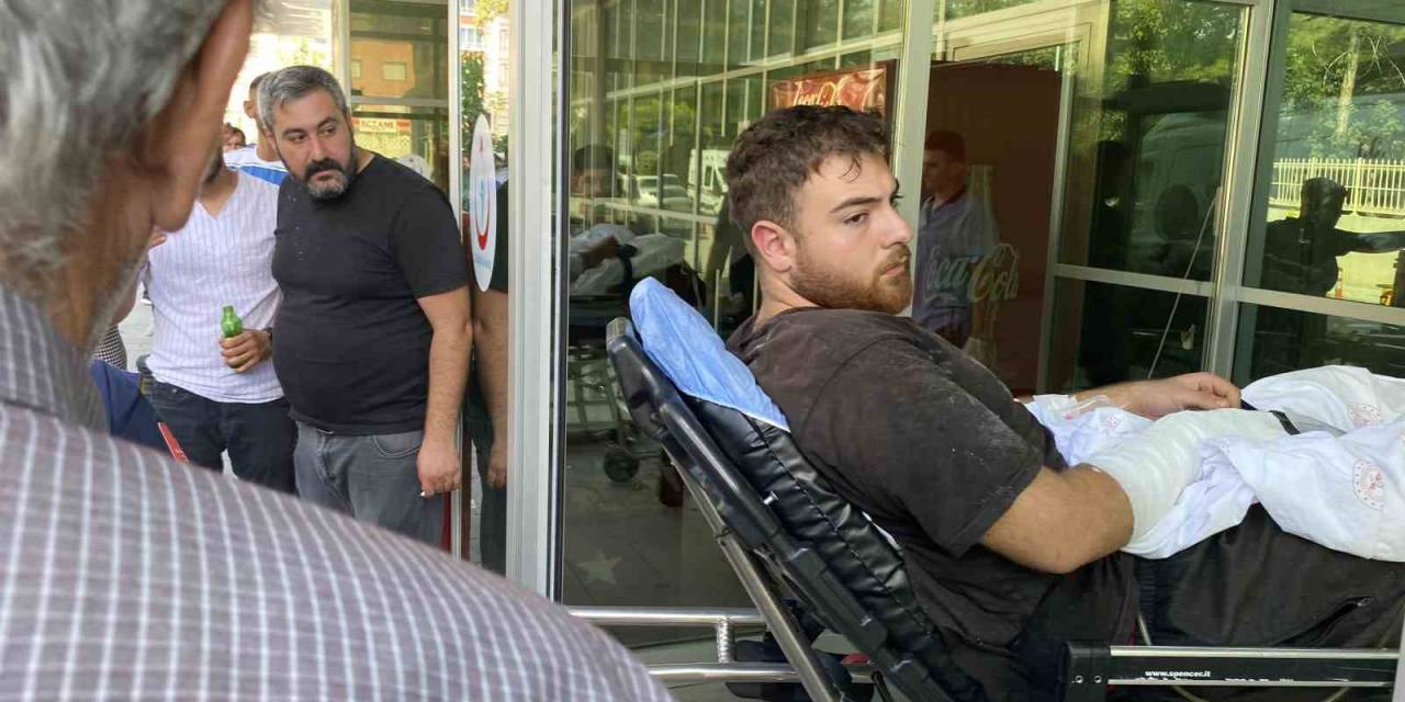 Elini Kıyma Makinesine Kaptıran Gencin Parmakları Parçalandı