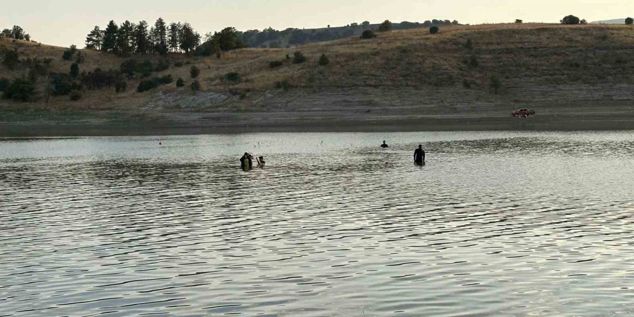 Serinlemek İçin Girdiği Barajda Kaybolan Genci Arama Çalışmaları Sürüyor